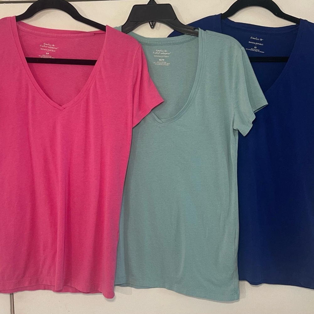 Set of 3 Banana Republic Timeless Tee Short Sleeve V-Neck Tees